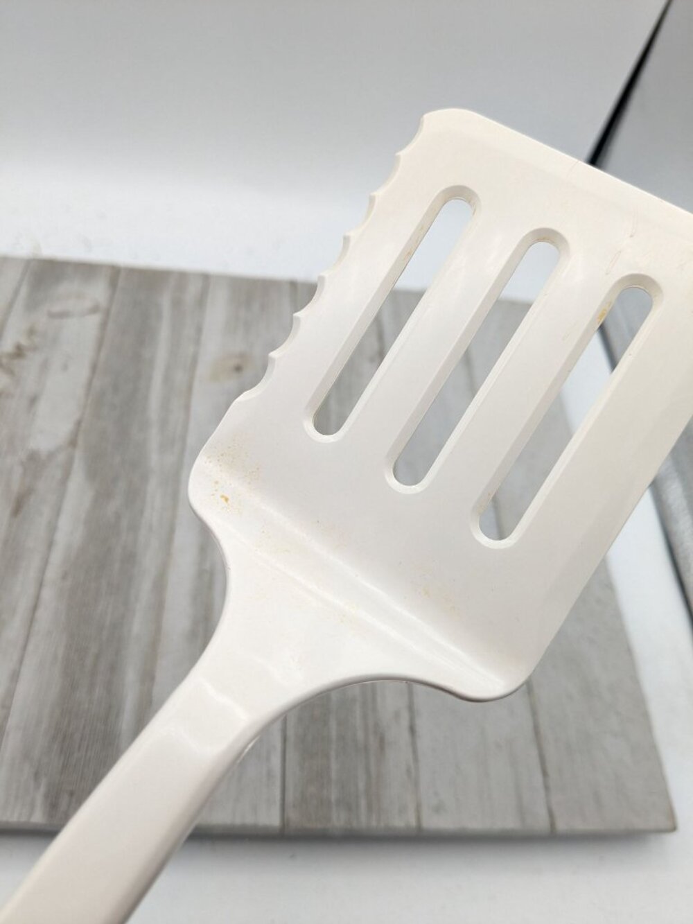 Vintage Ultratemp Serrated Slotted Spatula White Turner Flipper Robinson - Picture 9 of 10